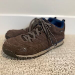 The North Face Men’s, Size 9 Hiking shoe.